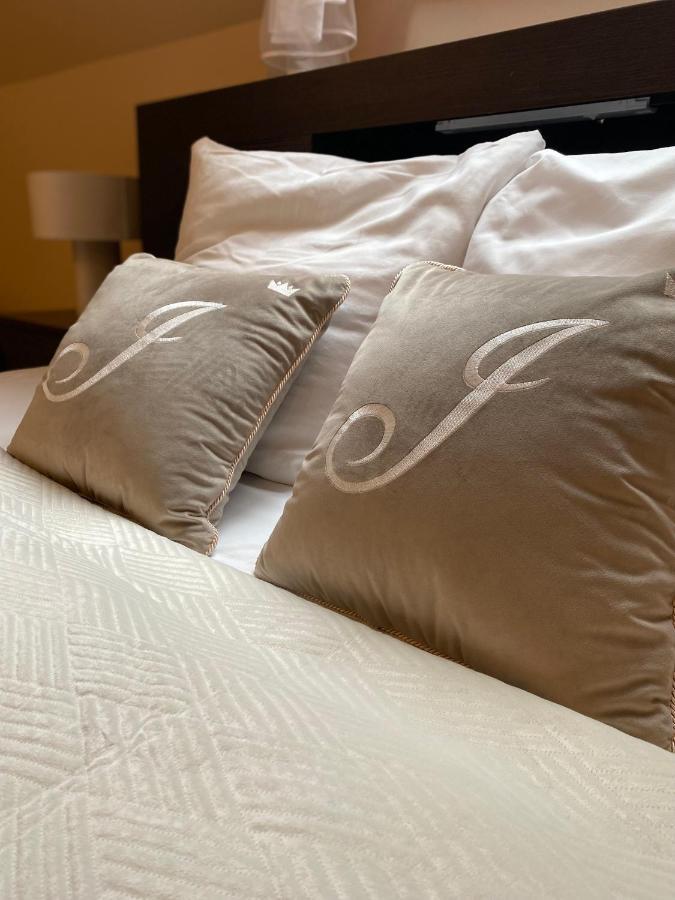 Palac Jablonowo Bed & Breakfast Ujscie Ngoại thất bức ảnh