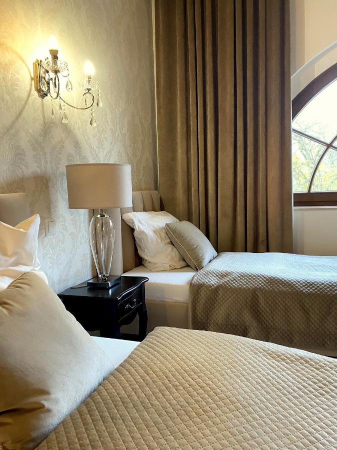 Palac Jablonowo Bed & Breakfast Ujscie Ngoại thất bức ảnh