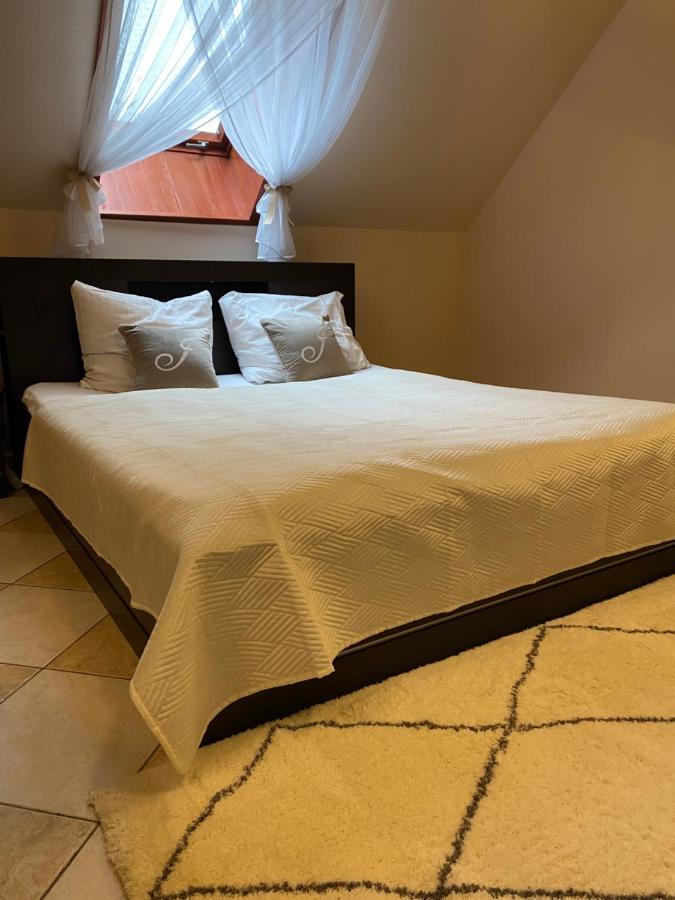 Palac Jablonowo Bed & Breakfast Ujscie Ngoại thất bức ảnh