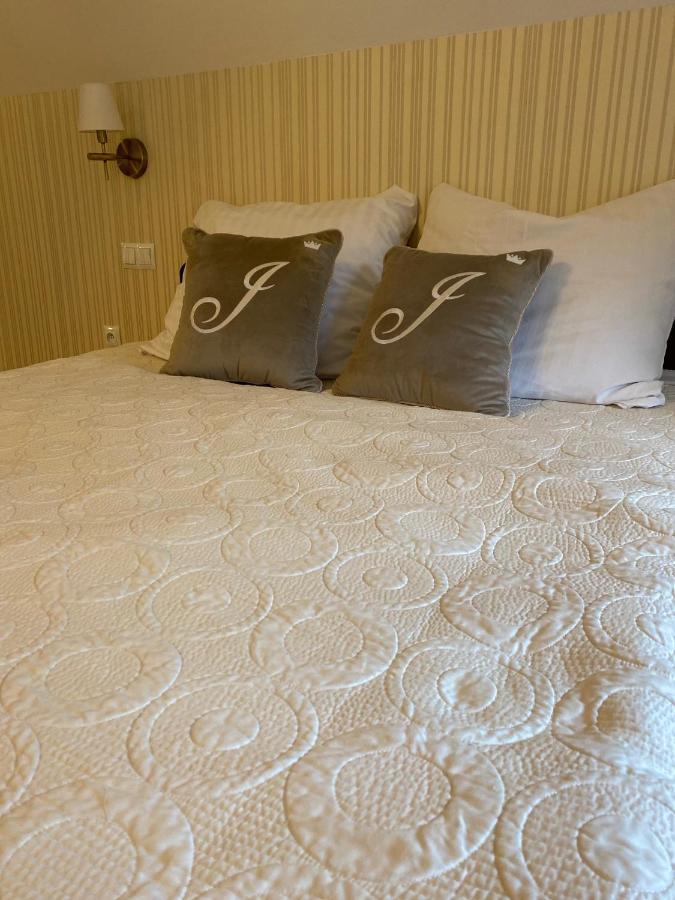 Palac Jablonowo Bed & Breakfast Ujscie Ngoại thất bức ảnh