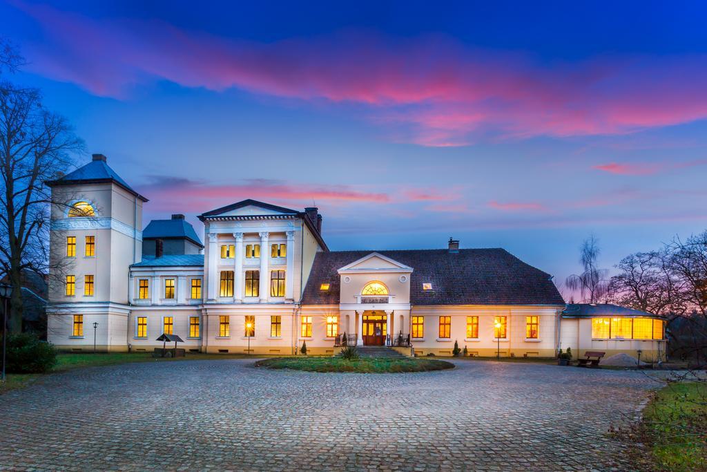 Palac Jablonowo Bed & Breakfast Ujscie Ngoại thất bức ảnh