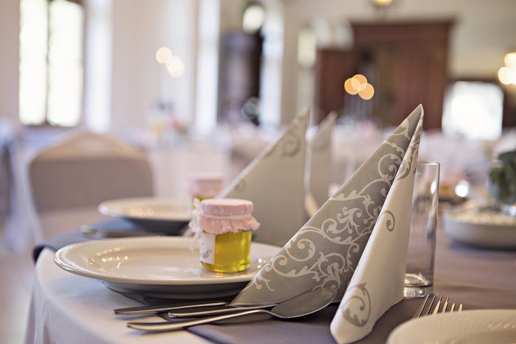Palac Jablonowo Bed & Breakfast Ujscie Ngoại thất bức ảnh