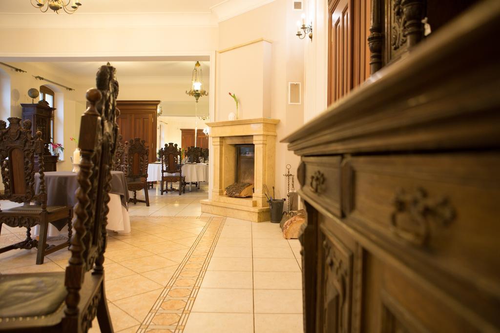 Palac Jablonowo Bed & Breakfast Ujscie Ngoại thất bức ảnh