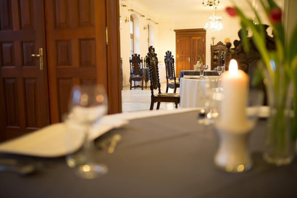 Palac Jablonowo Bed & Breakfast Ujscie Ngoại thất bức ảnh