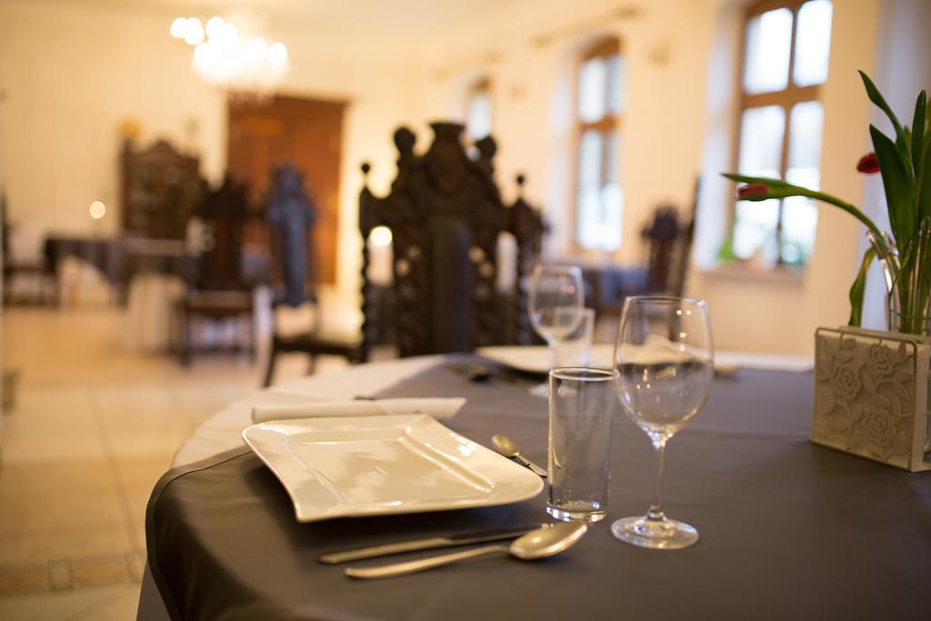 Palac Jablonowo Bed & Breakfast Ujscie Ngoại thất bức ảnh