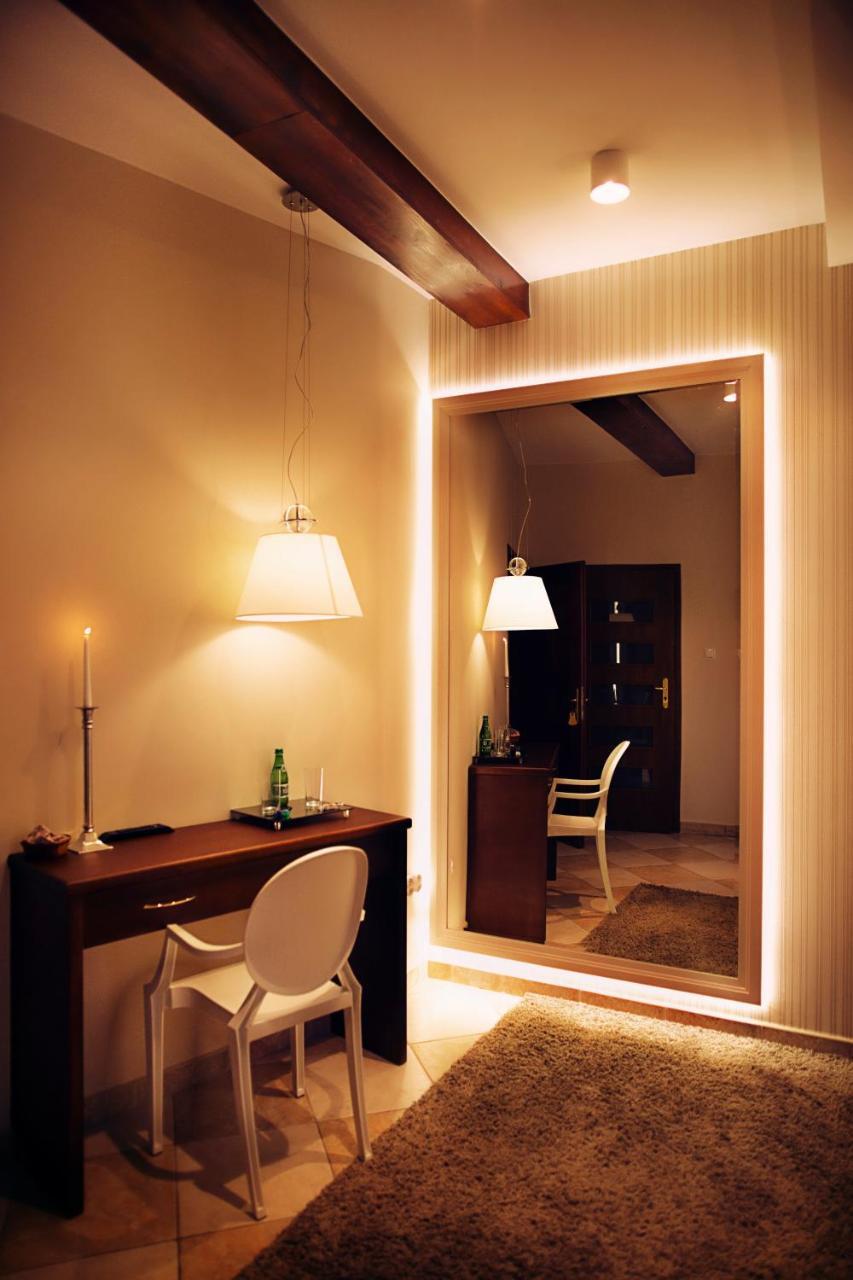 Palac Jablonowo Bed & Breakfast Ujscie Ngoại thất bức ảnh
